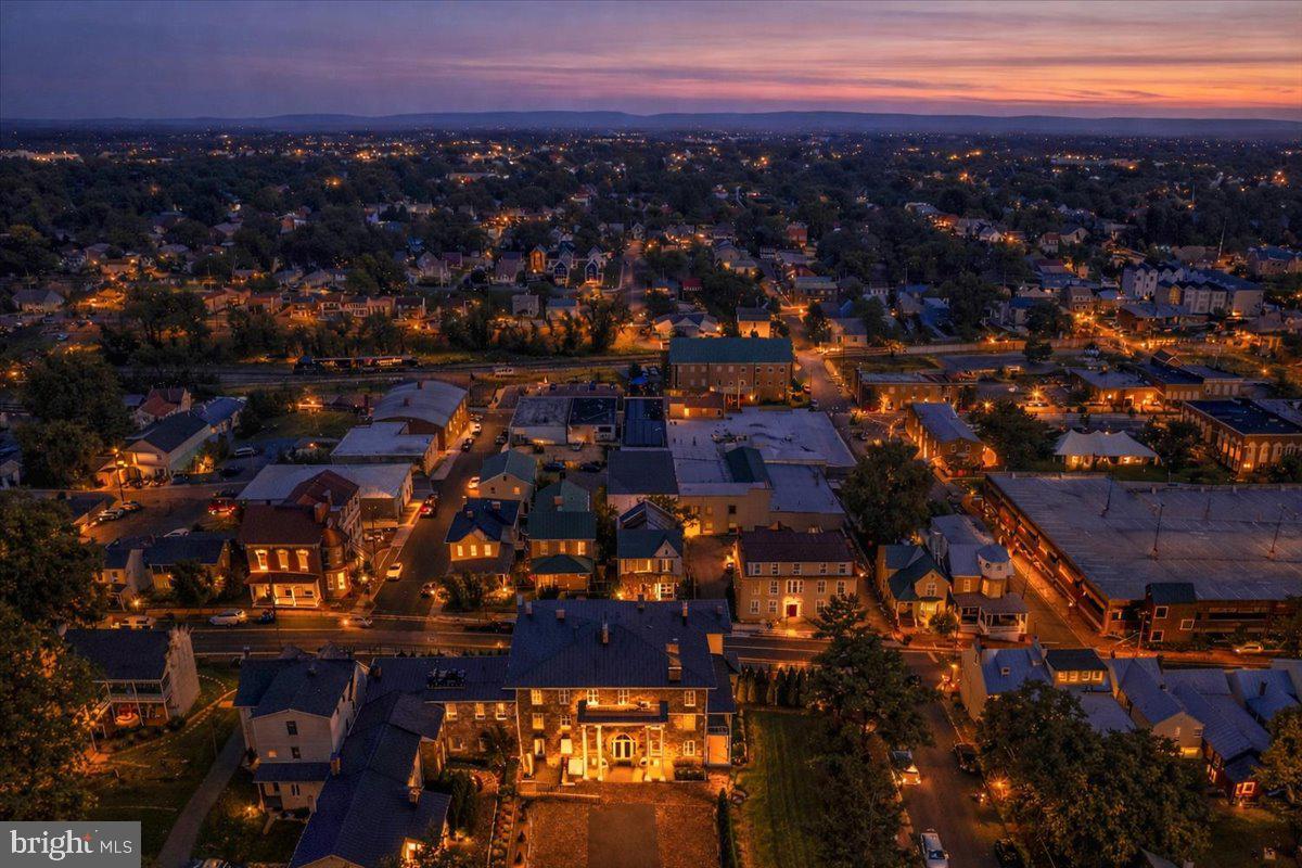 411-302 N LOUDOUN ST, WINCHESTER, Virginia 22601, 2 Bedrooms Bedrooms, 9 Rooms Rooms,2 BathroomsBathrooms,Residential,For sale,411-302 N LOUDOUN ST,VAWI2009780 MLS # VAWI2009780