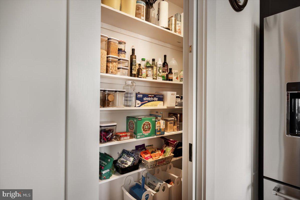 411-302 N LOUDOUN ST, WINCHESTER, Virginia 22601, 2 Bedrooms Bedrooms, 9 Rooms Rooms,2 BathroomsBathrooms,Residential,For sale,411-302 N LOUDOUN ST,VAWI2009780 MLS # VAWI2009780