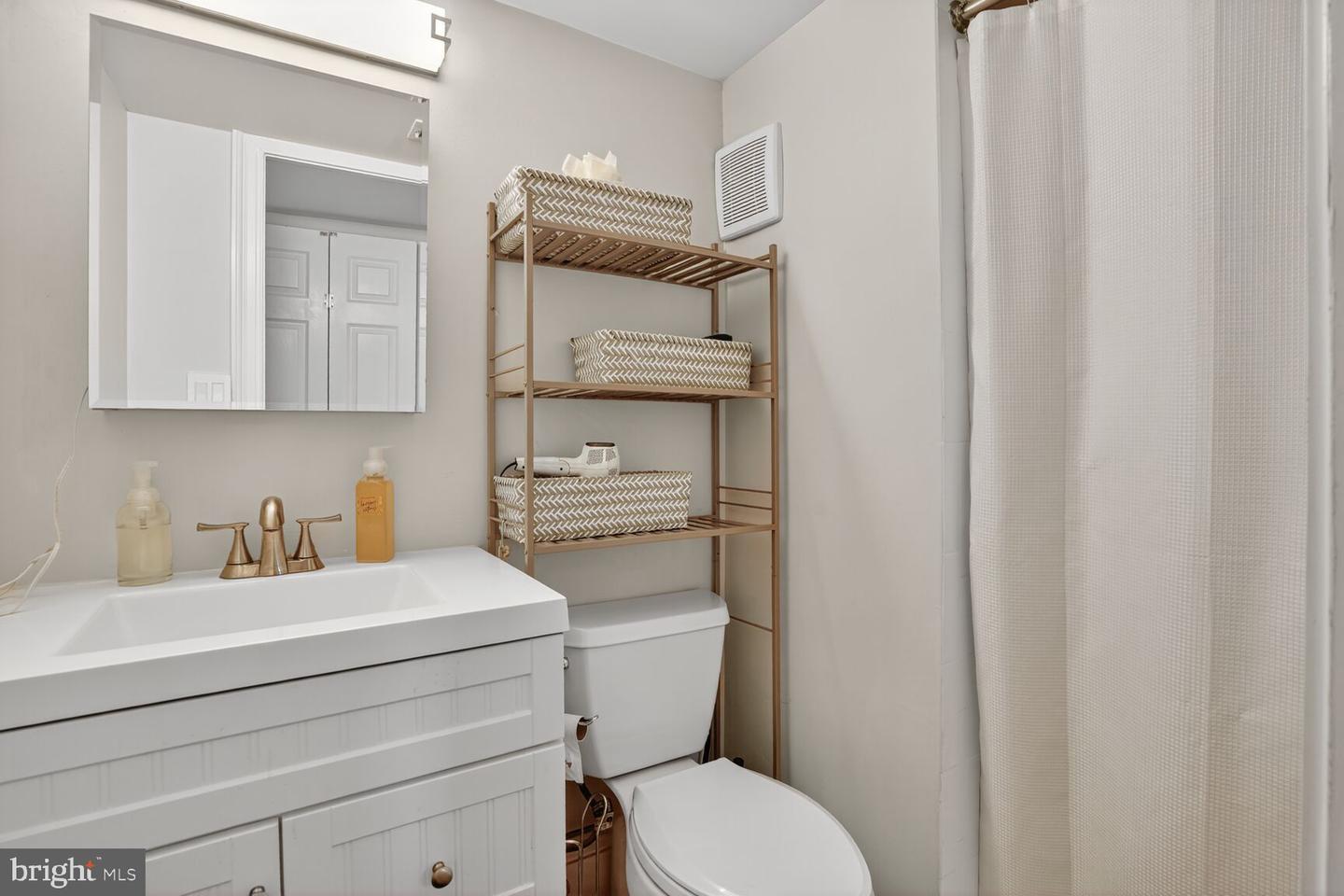 905 SOUTH CAROLINA AVE SE #6, WASHINGTON, District Of Columbia 20003, 2 Bedrooms Bedrooms, ,2 BathroomsBathrooms,Residential,For sale,905 SOUTH CAROLINA AVE SE #6,DCDC2248150 MLS # DCDC2248150