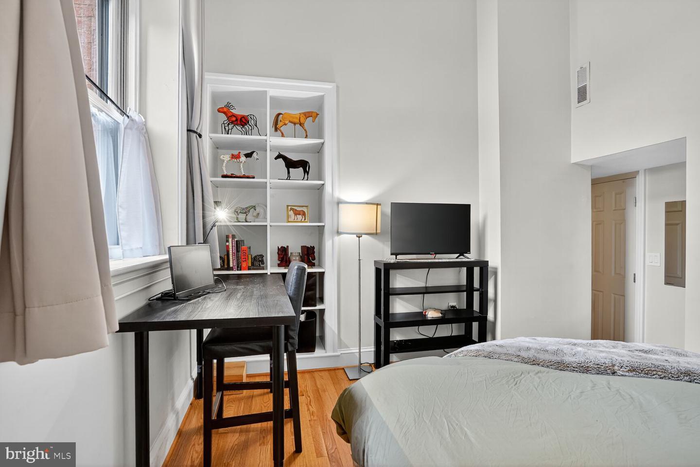 905 SOUTH CAROLINA AVE SE #6, WASHINGTON, District Of Columbia 20003, 2 Bedrooms Bedrooms, ,2 BathroomsBathrooms,Residential,For sale,905 SOUTH CAROLINA AVE SE #6,DCDC2248150 MLS # DCDC2248150