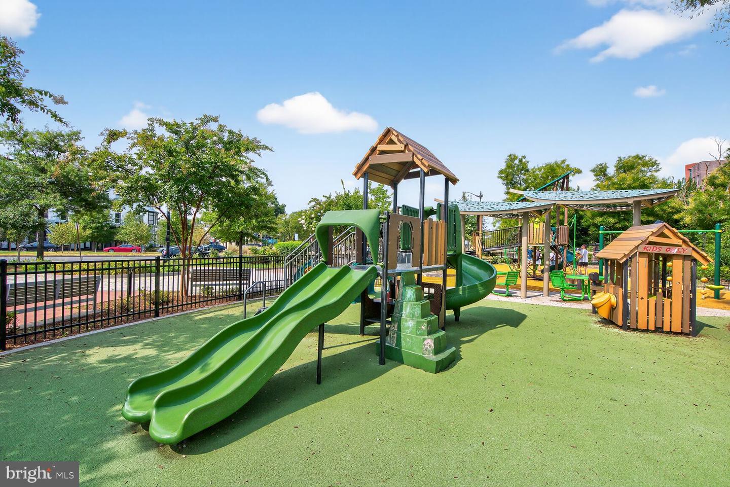 905 SOUTH CAROLINA AVE SE #6, WASHINGTON, District Of Columbia 20003, 2 Bedrooms Bedrooms, ,2 BathroomsBathrooms,Residential,For sale,905 SOUTH CAROLINA AVE SE #6,DCDC2248150 MLS # DCDC2248150