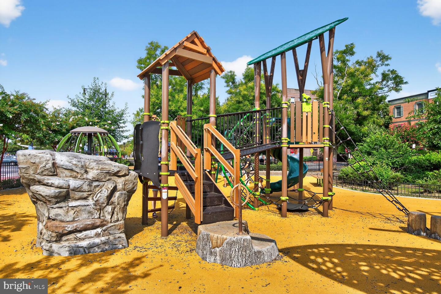 905 SOUTH CAROLINA AVE SE #6, WASHINGTON, District Of Columbia 20003, 2 Bedrooms Bedrooms, ,2 BathroomsBathrooms,Residential,For sale,905 SOUTH CAROLINA AVE SE #6,DCDC2248150 MLS # DCDC2248150