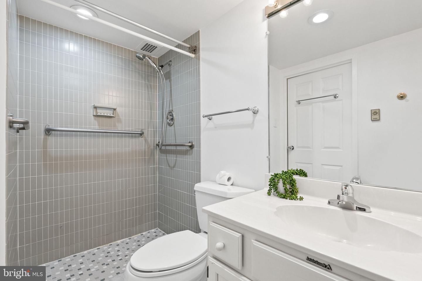 2500 VIRGINIA AVE NW #517-S, WASHINGTON, District Of Columbia 20037, 2 Bedrooms Bedrooms, ,2 BathroomsBathrooms,Residential,For sale,2500 VIRGINIA AVE NW #517-S,DCDC2223192 MLS # DCDC2223192