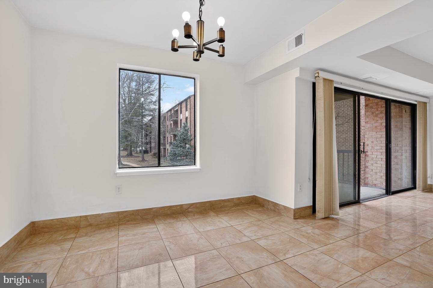 9718 KINGSBRIDGE DR #103, FAIRFAX, Virginia 22031, 2 Bedrooms Bedrooms, ,1 BathroomBathrooms,Residential,For sale,9718 KINGSBRIDGE DR #103,VAFX2291924 MLS # VAFX2291924