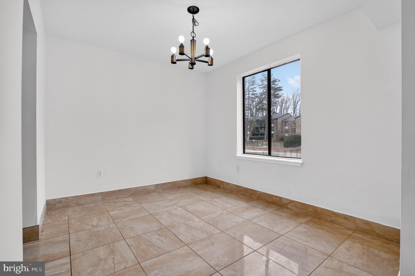 9718 KINGSBRIDGE DR #103, FAIRFAX, Virginia 22031, 2 Bedrooms Bedrooms, ,1 BathroomBathrooms,Residential,For sale,9718 KINGSBRIDGE DR #103,VAFX2291924 MLS # VAFX2291924