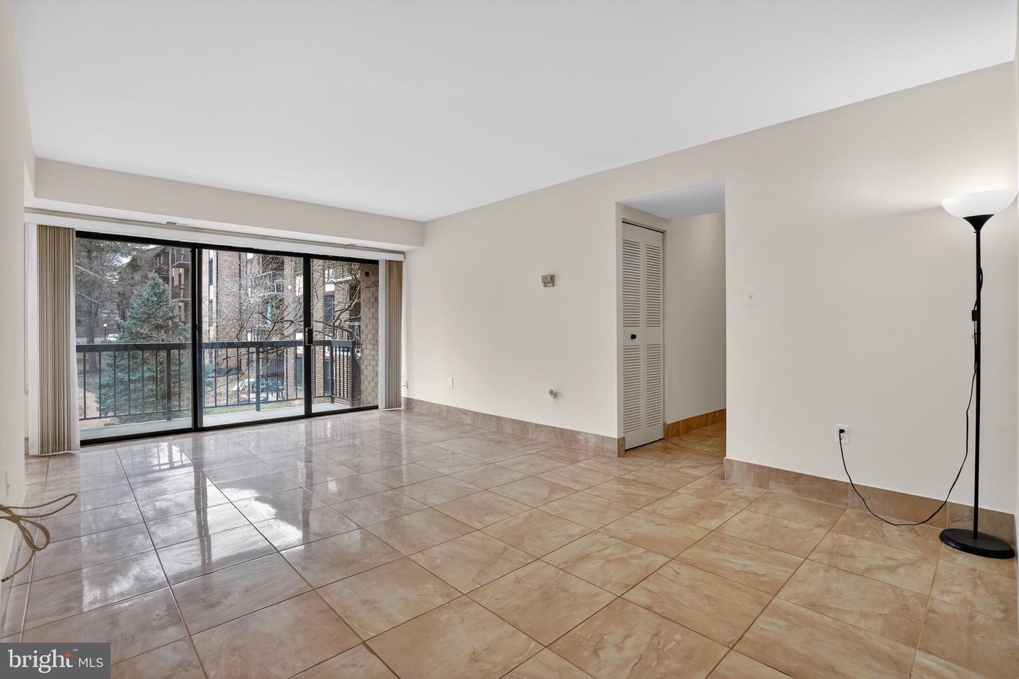 9718 KINGSBRIDGE DR #103, FAIRFAX, Virginia 22031, 2 Bedrooms Bedrooms, ,1 BathroomBathrooms,Residential,For sale,9718 KINGSBRIDGE DR #103,VAFX2291924 MLS # VAFX2291924