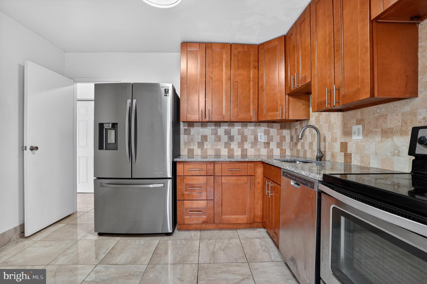 9718 KINGSBRIDGE DR #103, FAIRFAX, Virginia 22031, 2 Bedrooms Bedrooms, ,1 BathroomBathrooms,Residential,For sale,9718 KINGSBRIDGE DR #103,VAFX2291924 MLS # VAFX2291924