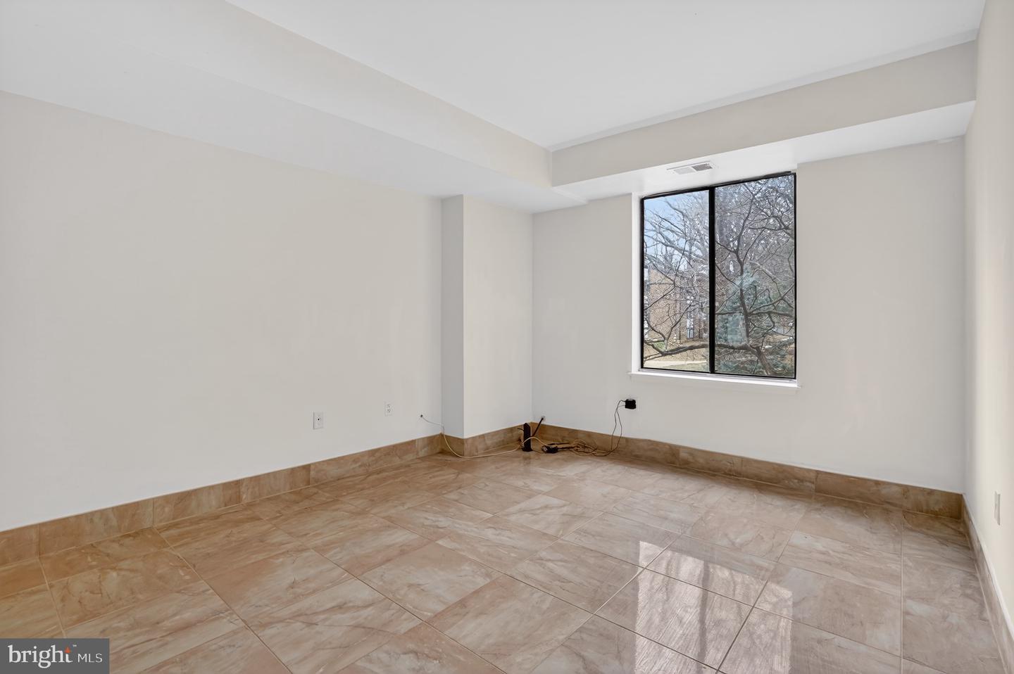 9718 KINGSBRIDGE DR #103, FAIRFAX, Virginia 22031, 2 Bedrooms Bedrooms, ,1 BathroomBathrooms,Residential,For sale,9718 KINGSBRIDGE DR #103,VAFX2291924 MLS # VAFX2291924