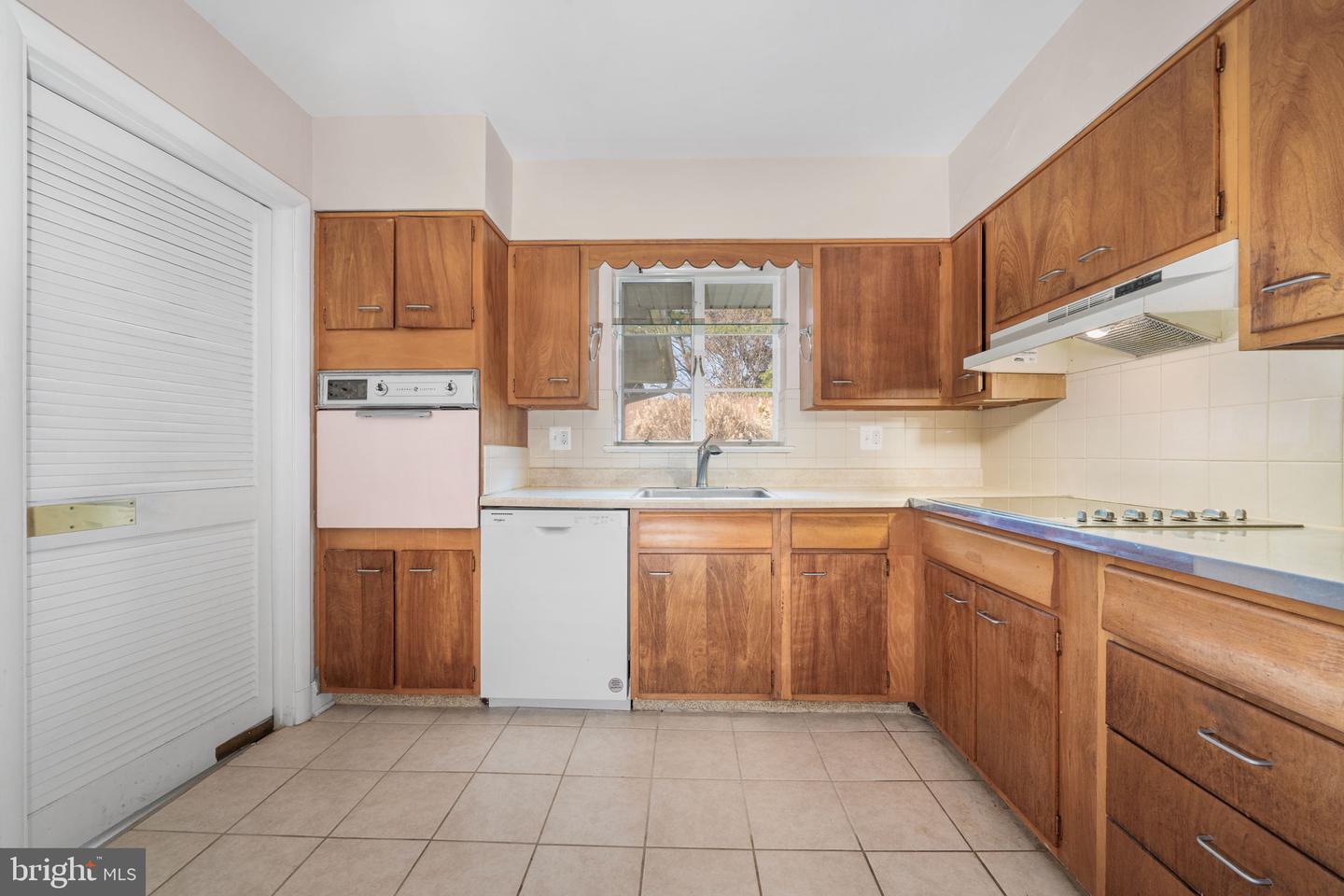 1806 LANSING CT, MCLEAN, Virginia 22101, 3 Bedrooms Bedrooms, ,2 BathroomsBathrooms,Residential,For sale,1806 LANSING CT,VAFX2292322 MLS # VAFX2292322