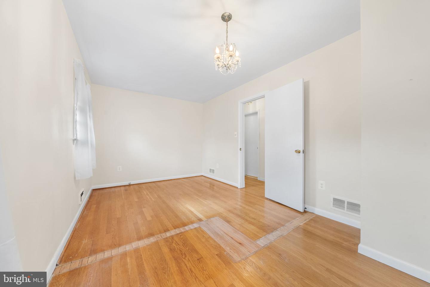 1806 LANSING CT, MCLEAN, Virginia 22101, 3 Bedrooms Bedrooms, ,2 BathroomsBathrooms,Residential,For sale,1806 LANSING CT,VAFX2292322 MLS # VAFX2292322