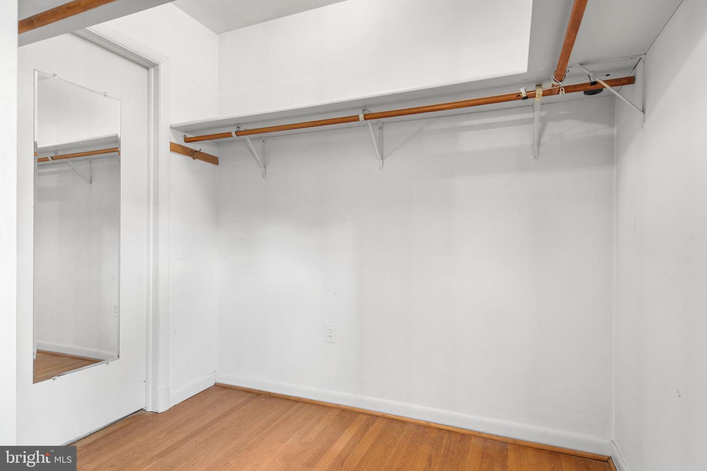 1806 LANSING CT, MCLEAN, Virginia 22101, 3 Bedrooms Bedrooms, ,2 BathroomsBathrooms,Residential,For sale,1806 LANSING CT,VAFX2292322 MLS # VAFX2292322