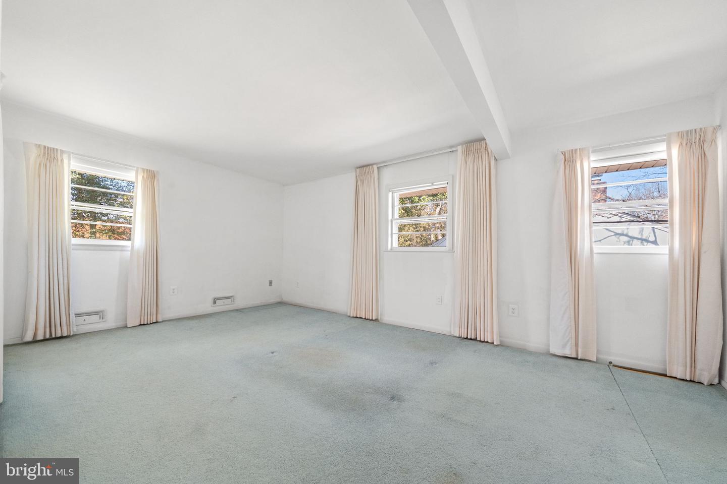 1806 LANSING CT, MCLEAN, Virginia 22101, 3 Bedrooms Bedrooms, ,2 BathroomsBathrooms,Residential,For sale,1806 LANSING CT,VAFX2292322 MLS # VAFX2292322