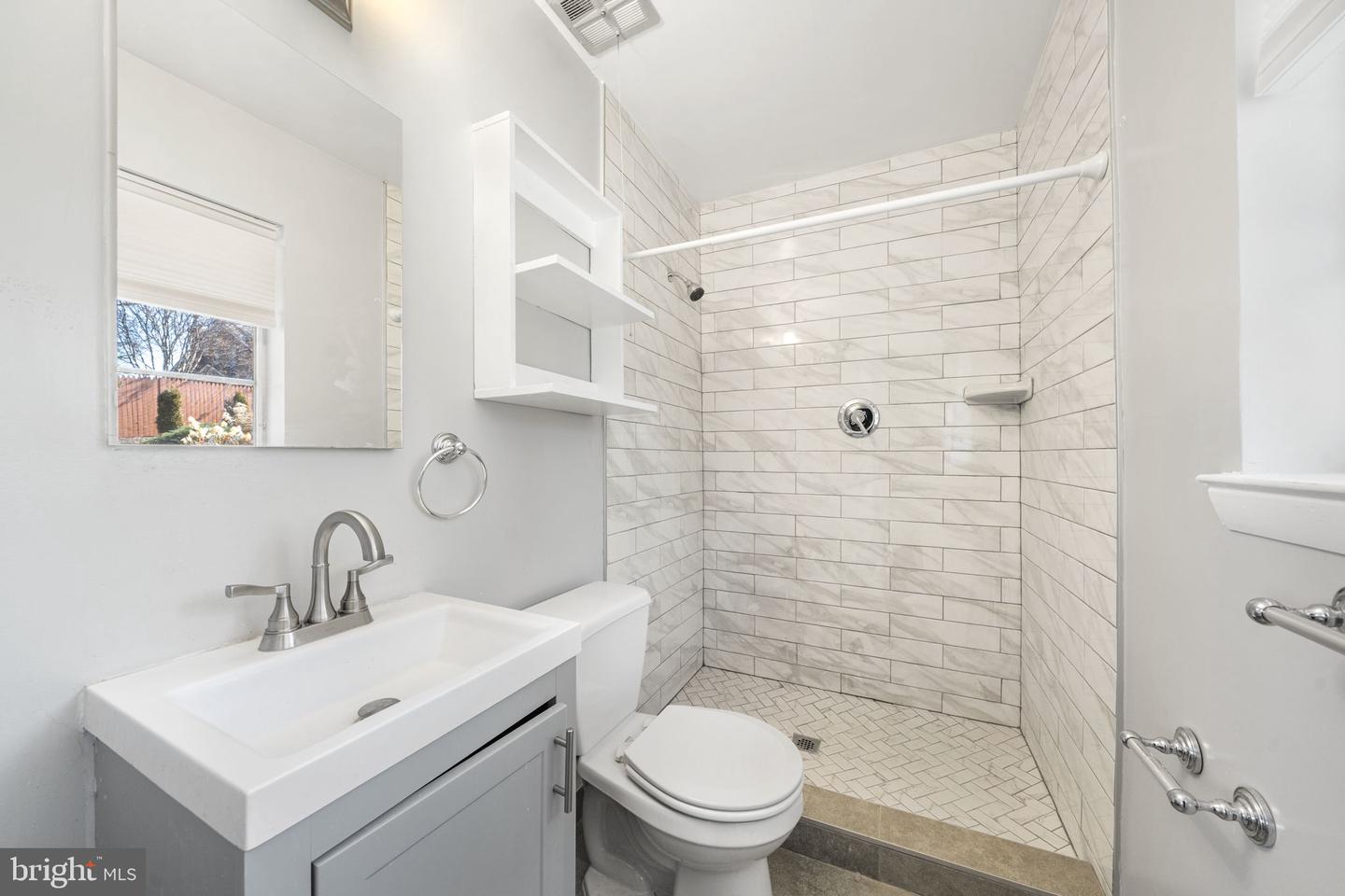 1806 LANSING CT, MCLEAN, Virginia 22101, 3 Bedrooms Bedrooms, ,2 BathroomsBathrooms,Residential,For sale,1806 LANSING CT,VAFX2292322 MLS # VAFX2292322