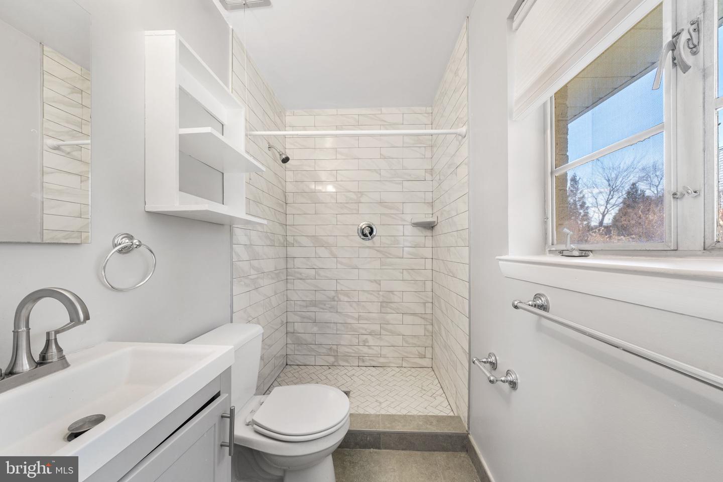 1806 LANSING CT, MCLEAN, Virginia 22101, 3 Bedrooms Bedrooms, ,2 BathroomsBathrooms,Residential,For sale,1806 LANSING CT,VAFX2292322 MLS # VAFX2292322