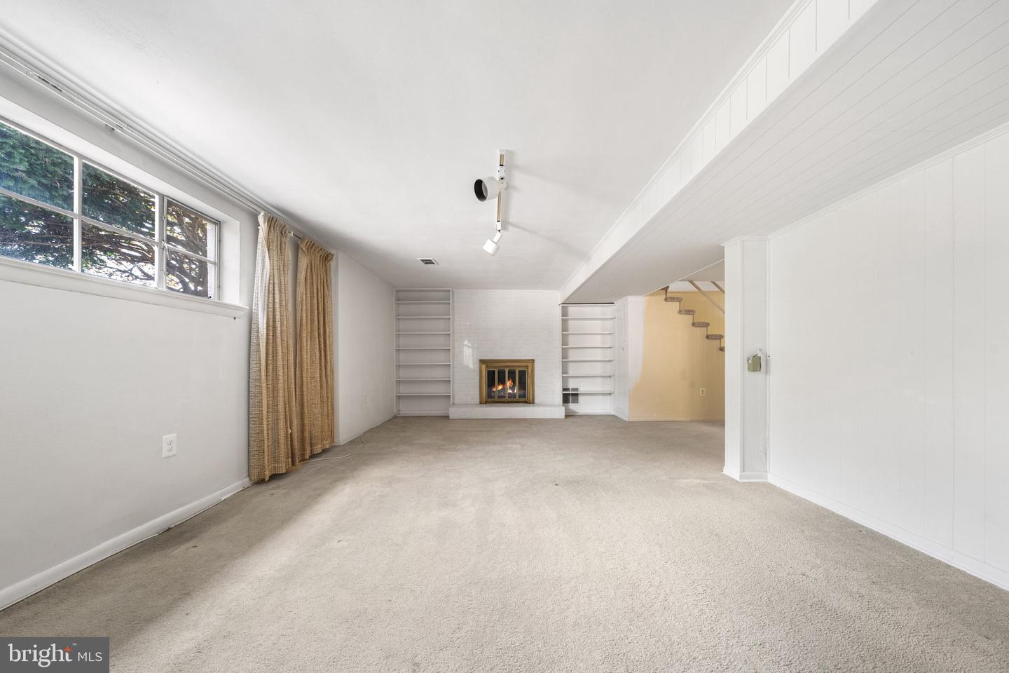 1806 LANSING CT, MCLEAN, Virginia 22101, 3 Bedrooms Bedrooms, ,2 BathroomsBathrooms,Residential,For sale,1806 LANSING CT,VAFX2292322 MLS # VAFX2292322