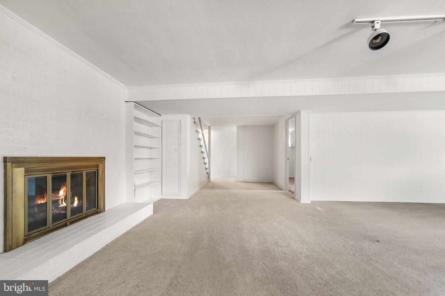 1806 LANSING CT, MCLEAN, Virginia 22101, 3 Bedrooms Bedrooms, ,2 BathroomsBathrooms,Residential,For sale,1806 LANSING CT,VAFX2292322 MLS # VAFX2292322