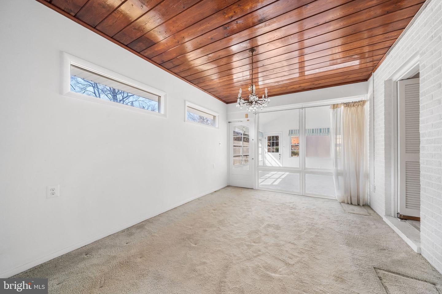 1806 LANSING CT, MCLEAN, Virginia 22101, 3 Bedrooms Bedrooms, ,2 BathroomsBathrooms,Residential,For sale,1806 LANSING CT,VAFX2292322 MLS # VAFX2292322