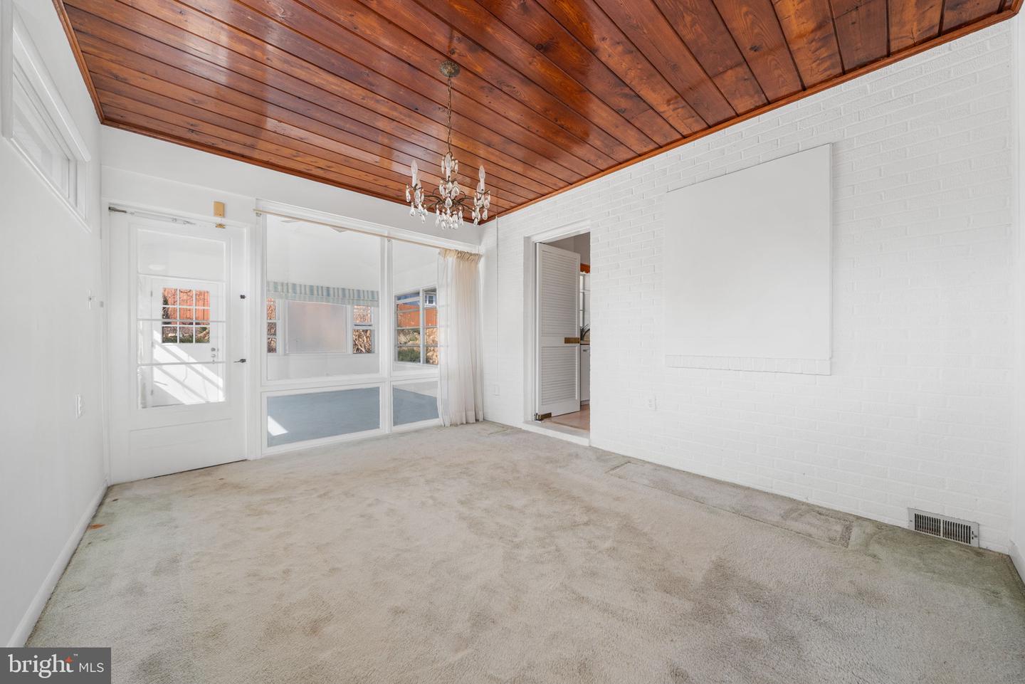 1806 LANSING CT, MCLEAN, Virginia 22101, 3 Bedrooms Bedrooms, ,2 BathroomsBathrooms,Residential,For sale,1806 LANSING CT,VAFX2292322 MLS # VAFX2292322