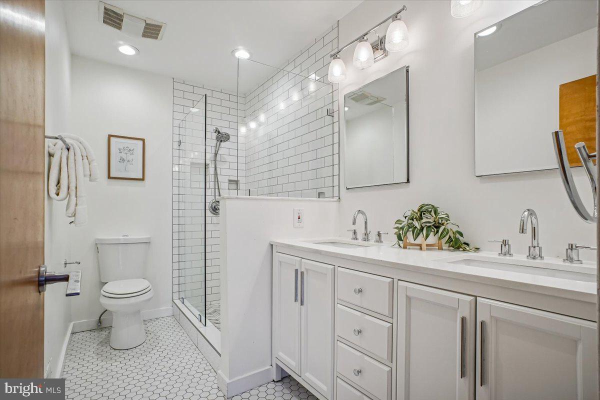 1682 OAK ST NW #19, WASHINGTON, District Of Columbia 20010, 3 Bedrooms Bedrooms, ,2 BathroomsBathrooms,Residential,For sale,1682 OAK ST NW #19,DCDC2248004 MLS # DCDC2248004 1682 OAK ST NW #19, WASHINGTON, District Of Columbia 20010, 3 Bedrooms Bedrooms, ,2 BathroomsBathrooms,Residential,For sale,1682 OAK ST NW #19,DCDC2248004 MLS # DCDC2248004