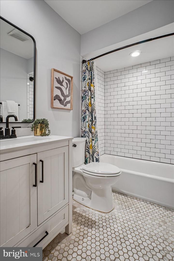 1682 OAK ST NW #19, WASHINGTON, District Of Columbia 20010, 3 Bedrooms Bedrooms, ,2 BathroomsBathrooms,Residential,For sale,1682 OAK ST NW #19,DCDC2248004 MLS # DCDC2248004 1682 OAK ST NW #19, WASHINGTON, District Of Columbia 20010, 3 Bedrooms Bedrooms, ,2 BathroomsBathrooms,Residential,For sale,1682 OAK ST NW #19,DCDC2248004 MLS # DCDC2248004