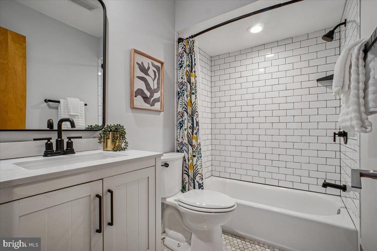 1682 OAK ST NW #19, WASHINGTON, District Of Columbia 20010, 3 Bedrooms Bedrooms, ,2 BathroomsBathrooms,Residential,For sale,1682 OAK ST NW #19,DCDC2248004 MLS # DCDC2248004 1682 OAK ST NW #19, WASHINGTON, District Of Columbia 20010, 3 Bedrooms Bedrooms, ,2 BathroomsBathrooms,Residential,For sale,1682 OAK ST NW #19,DCDC2248004 MLS # DCDC2248004