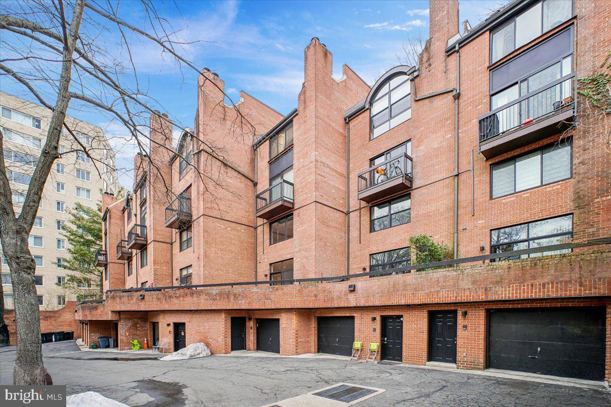 1682 OAK ST NW #19, WASHINGTON, District Of Columbia 20010, 3 Bedrooms Bedrooms, ,2 BathroomsBathrooms,Residential,For sale,1682 OAK ST NW #19,DCDC2248004 MLS # DCDC2248004 1682 OAK ST NW #19, WASHINGTON, District Of Columbia 20010, 3 Bedrooms Bedrooms, ,2 BathroomsBathrooms,Residential,For sale,1682 OAK ST NW #19,DCDC2248004 MLS # DCDC2248004