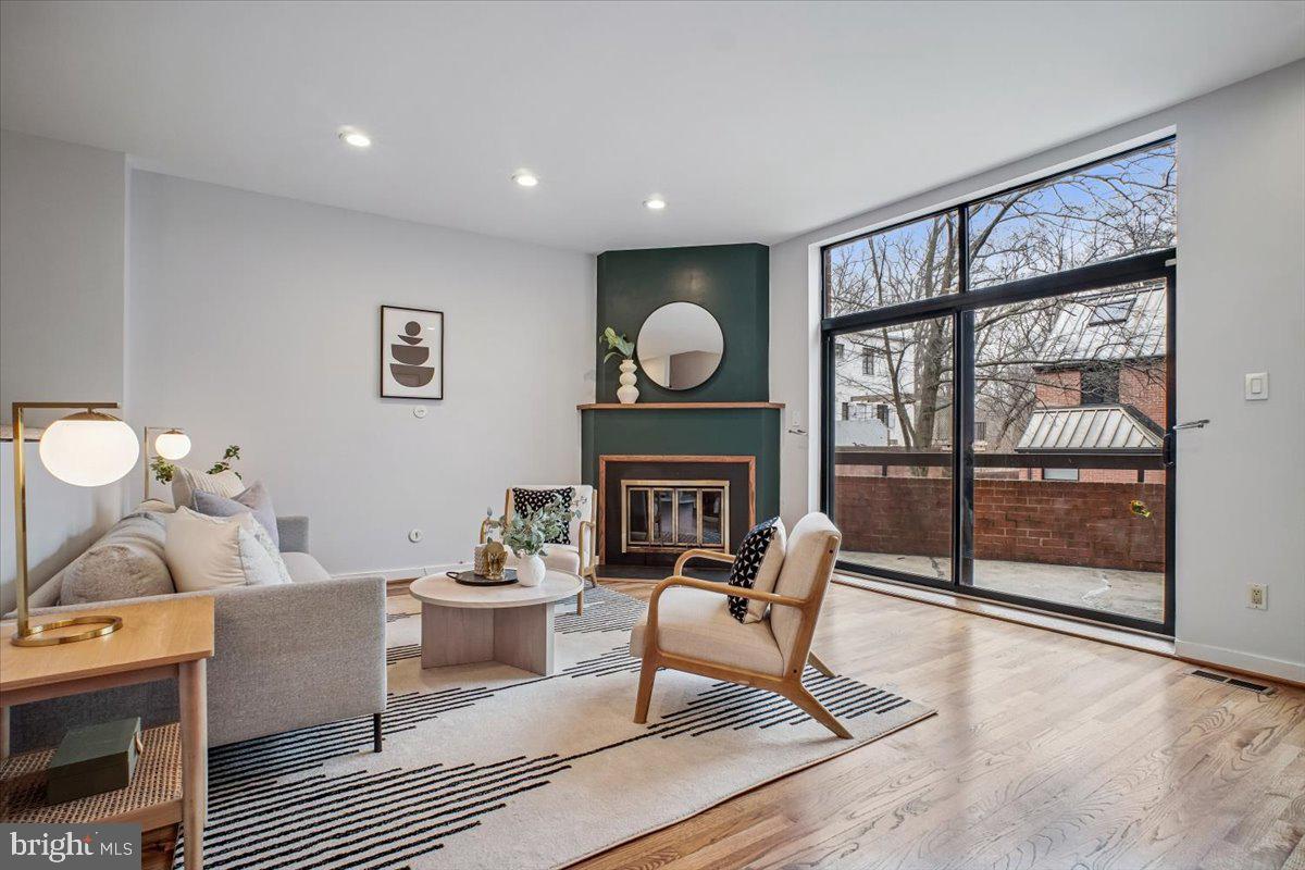 1682 OAK ST NW #19, WASHINGTON, District Of Columbia 20010, 3 Bedrooms Bedrooms, ,2 BathroomsBathrooms,Residential,For sale,1682 OAK ST NW #19,DCDC2248004 MLS # DCDC2248004 1682 OAK ST NW #19, WASHINGTON, District Of Columbia 20010, 3 Bedrooms Bedrooms, ,2 BathroomsBathrooms,Residential,For sale,1682 OAK ST NW #19,DCDC2248004 MLS # DCDC2248004