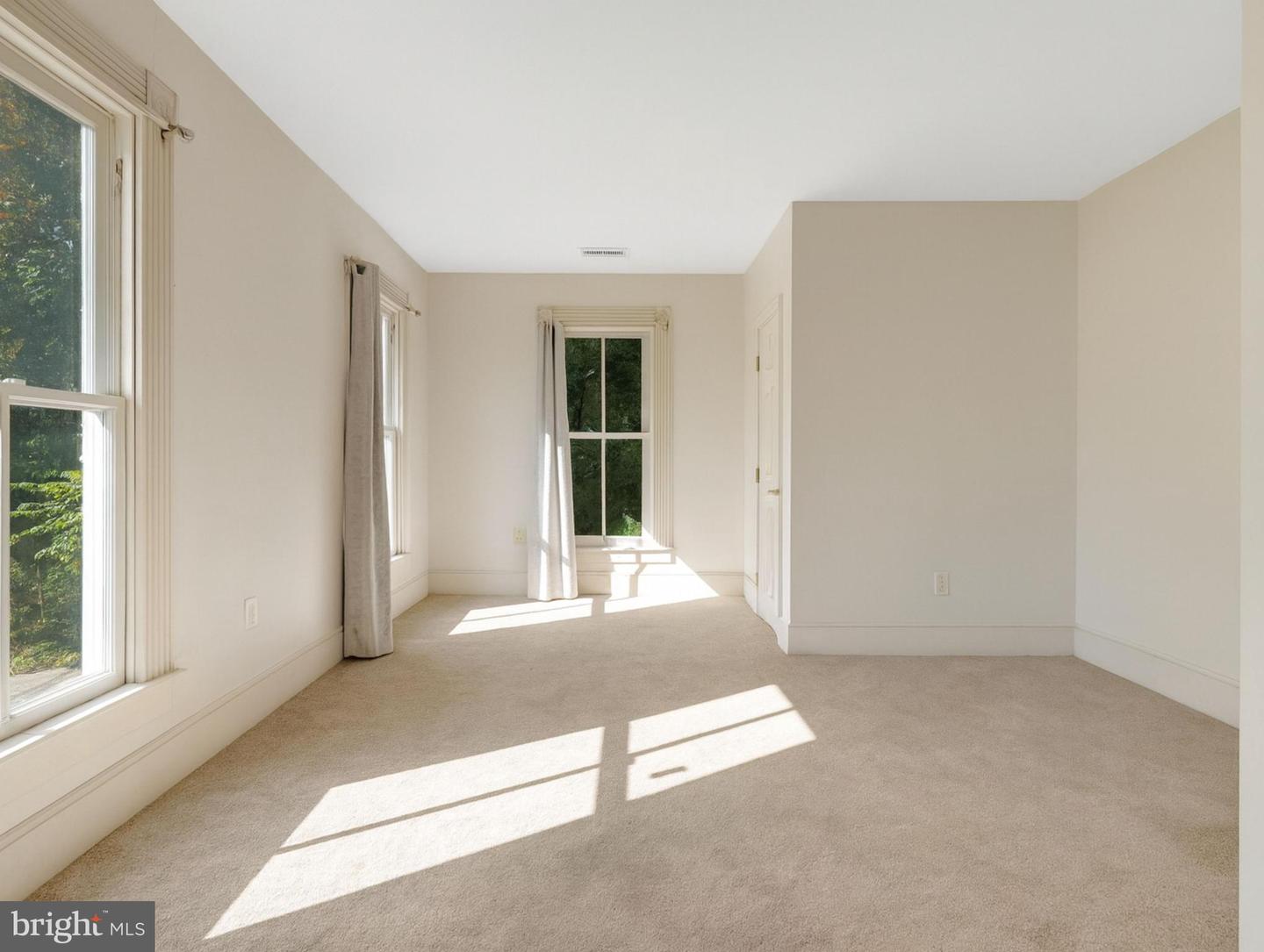 39 NEW CUT RD, ROUND HILL, Virginia 20141, 7 Bedrooms Bedrooms, ,3 BathroomsBathrooms,Residential,For sale,39 NEW CUT RD,VALO2108464 MLS # VALO2108464