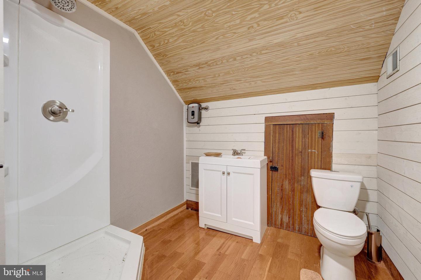 39 NEW CUT RD, ROUND HILL, Virginia 20141, 7 Bedrooms Bedrooms, ,3 BathroomsBathrooms,Residential,For sale,39 NEW CUT RD,VALO2108464 MLS # VALO2108464