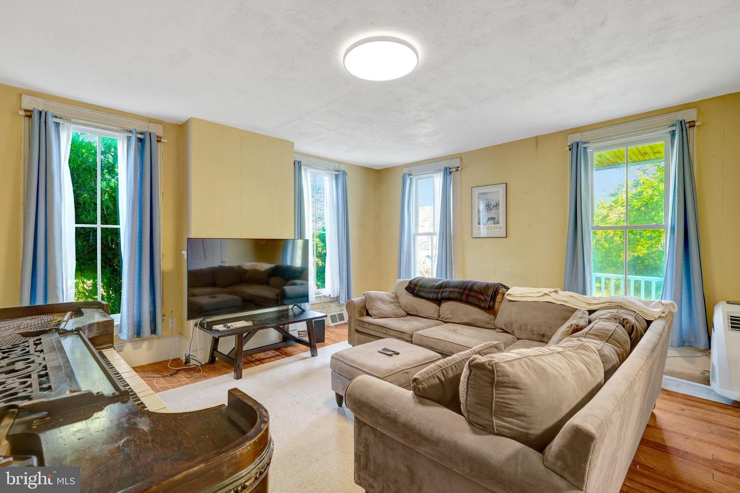 39 NEW CUT RD, ROUND HILL, Virginia 20141, 7 Bedrooms Bedrooms, ,3 BathroomsBathrooms,Residential,For sale,39 NEW CUT RD,VALO2108464 MLS # VALO2108464