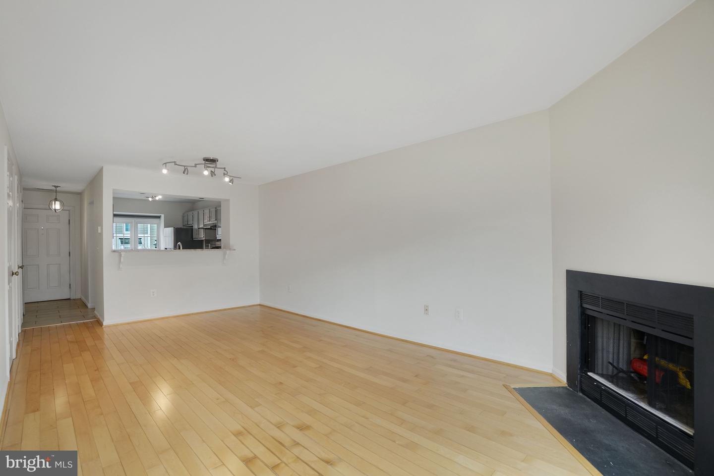 3858 9TH RD S, ARLINGTON, Virginia 22204, 2 Bedrooms Bedrooms, ,2 BathroomsBathrooms,Residential,For sale,3858 9TH RD S,VAAR2067364 MLS # VAAR2067364