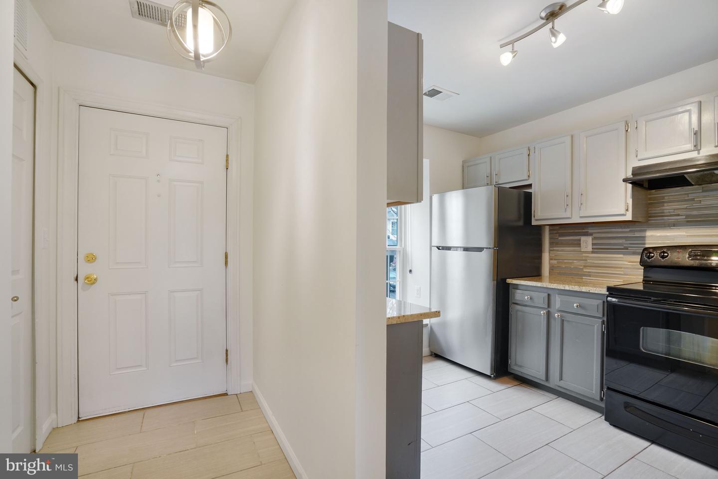 3858 9TH RD S, ARLINGTON, Virginia 22204, 2 Bedrooms Bedrooms, ,2 BathroomsBathrooms,Residential,For sale,3858 9TH RD S,VAAR2067364 MLS # VAAR2067364