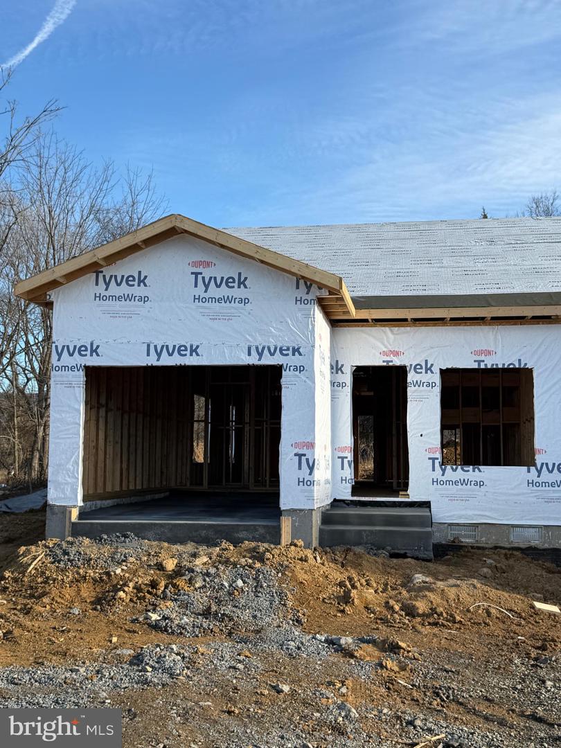 335 LORA DR, WOODSTOCK, Virginia 22664, 3 Bedrooms Bedrooms, 7 Rooms Rooms,2 BathroomsBathrooms,Residential,For sale,335 LORA DR,VASH2013360 MLS # VASH2013360