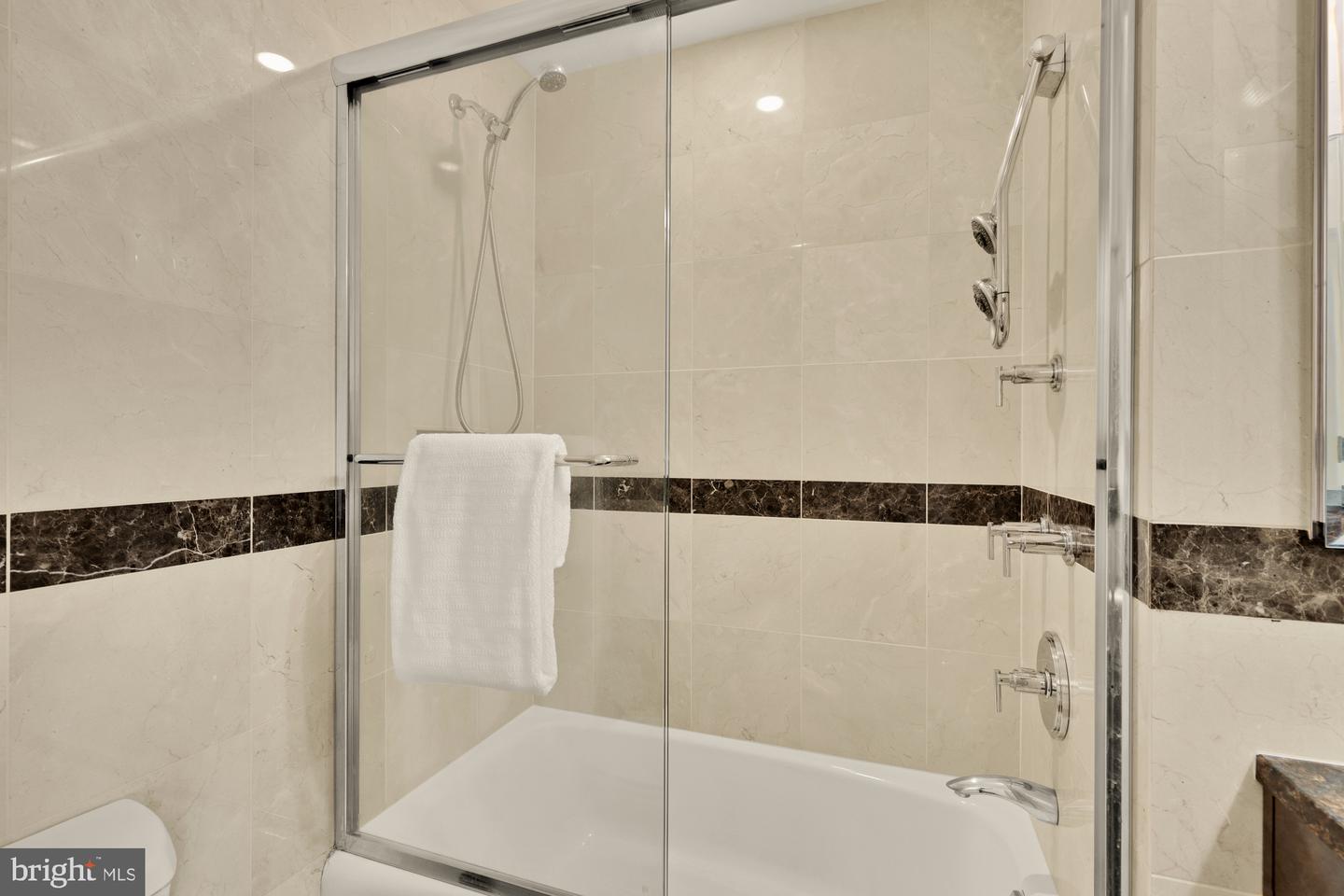 1954 COLUMBIA RD NW #710, WASHINGTON, District Of Columbia 20009, 3 Bedrooms Bedrooms, 5 Rooms Rooms,2 BathroomsBathrooms,Residential,For sale,1954 COLUMBIA RD NW #710,DCDC2243000 MLS # DCDC2243000