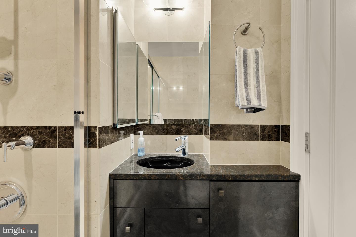 1954 COLUMBIA RD NW #710, WASHINGTON, District Of Columbia 20009, 3 Bedrooms Bedrooms, 5 Rooms Rooms,2 BathroomsBathrooms,Residential,For sale,1954 COLUMBIA RD NW #710,DCDC2243000 MLS # DCDC2243000