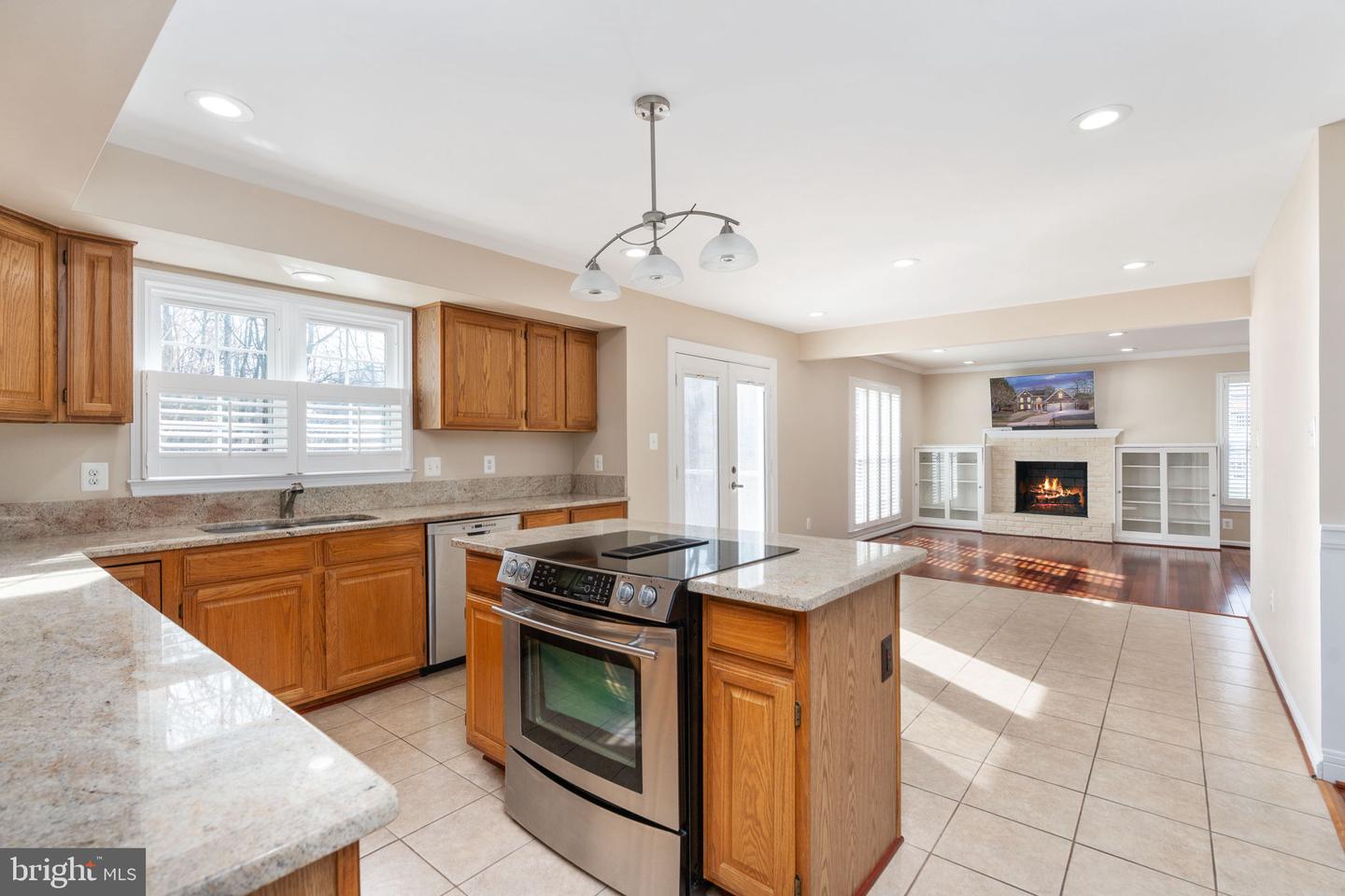 15111 KNICKERBOCKER DR, WOODBRIDGE, Virginia 22193, 5 Bedrooms Bedrooms, ,3 BathroomsBathrooms,Residential,For sale,15111 KNICKERBOCKER DR,VAPW2113238 MLS # VAPW2113238