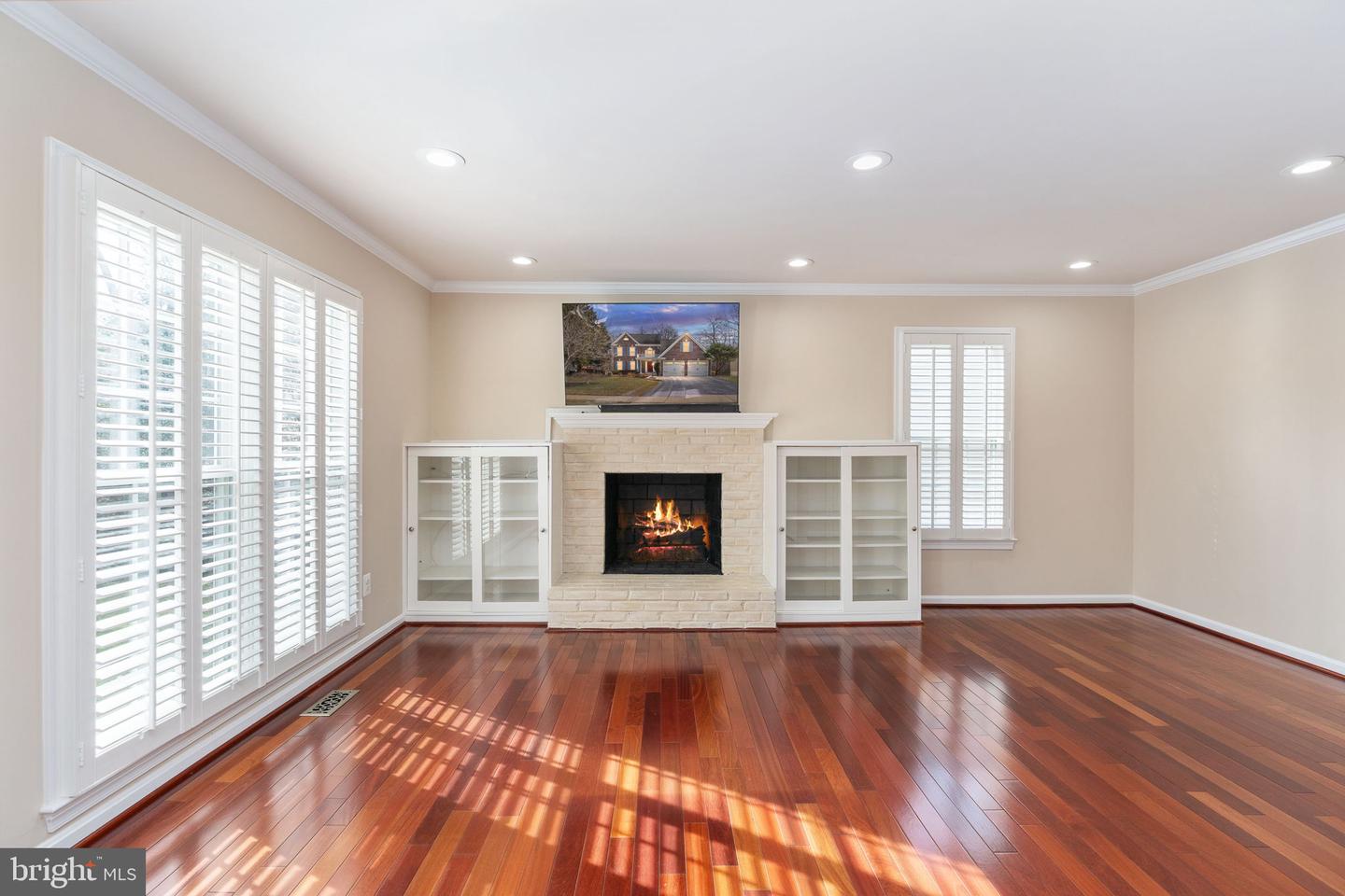 15111 KNICKERBOCKER DR, WOODBRIDGE, Virginia 22193, 5 Bedrooms Bedrooms, ,3 BathroomsBathrooms,Residential,For sale,15111 KNICKERBOCKER DR,VAPW2113238 MLS # VAPW2113238