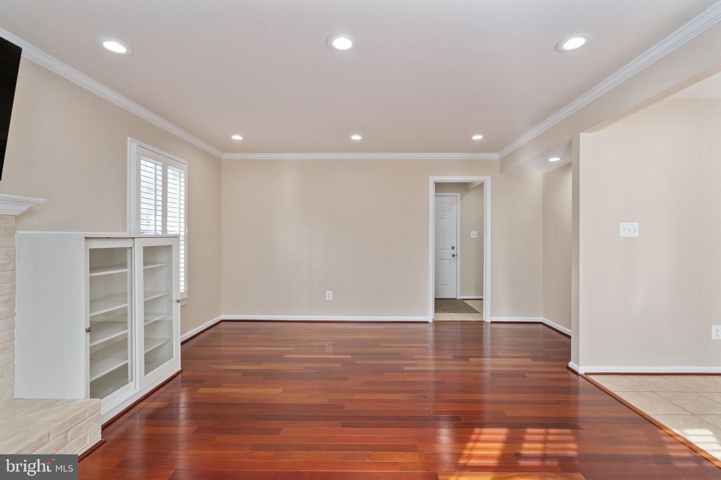 15111 KNICKERBOCKER DR, WOODBRIDGE, Virginia 22193, 5 Bedrooms Bedrooms, ,3 BathroomsBathrooms,Residential,For sale,15111 KNICKERBOCKER DR,VAPW2113238 MLS # VAPW2113238