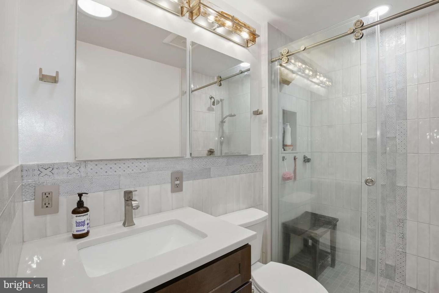 3717 N NELSON ST, ARLINGTON, Virginia 22207, 4 Bedrooms Bedrooms, ,3 BathroomsBathrooms,Residential,For sale,3717 N NELSON ST,VAAR2069438 MLS # VAAR2069438