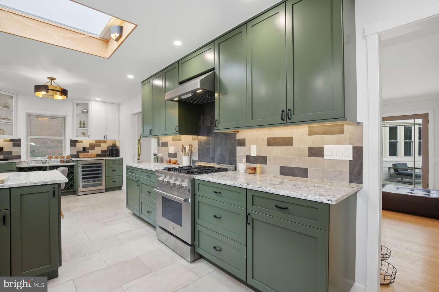 3717 N NELSON ST, ARLINGTON, Virginia 22207, 4 Bedrooms Bedrooms, ,3 BathroomsBathrooms,Residential,For sale,3717 N NELSON ST,VAAR2069438 MLS # VAAR2069438