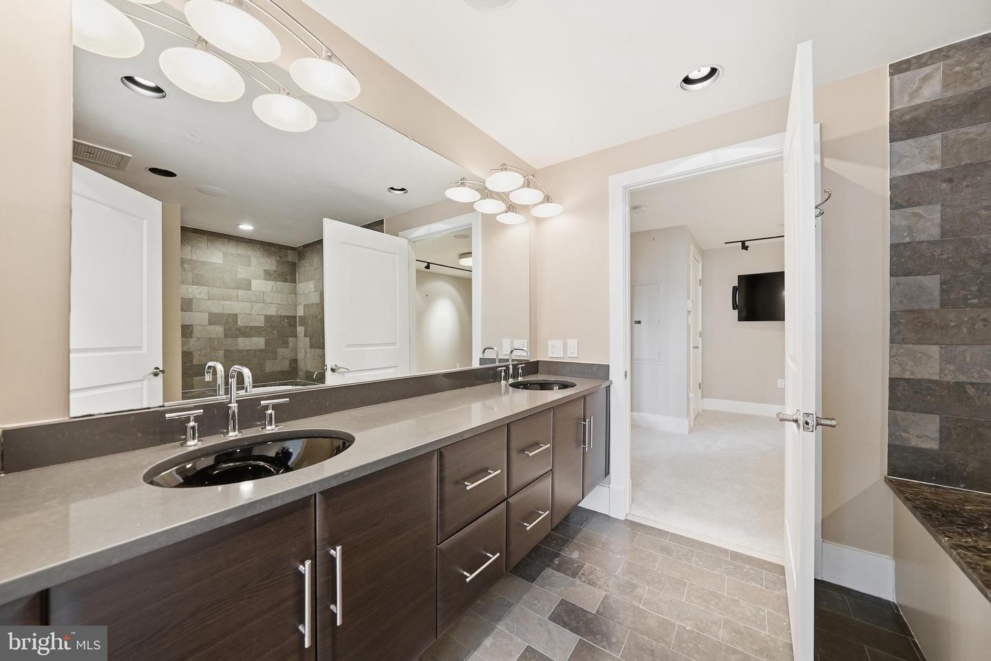 1615 N QUEEN ST #M603, ARLINGTON, Virginia 22209, 2 Bedrooms Bedrooms, ,2 BathroomsBathrooms,Residential,For sale,1615 N QUEEN ST #M603,VAAR2069446 MLS # VAAR2069446 1615 N QUEEN ST #M603, ARLINGTON, Virginia 22209, 2 Bedrooms Bedrooms, ,2 BathroomsBathrooms,Residential,For sale,1615 N QUEEN ST #M603,VAAR2069446 MLS # VAAR2069446