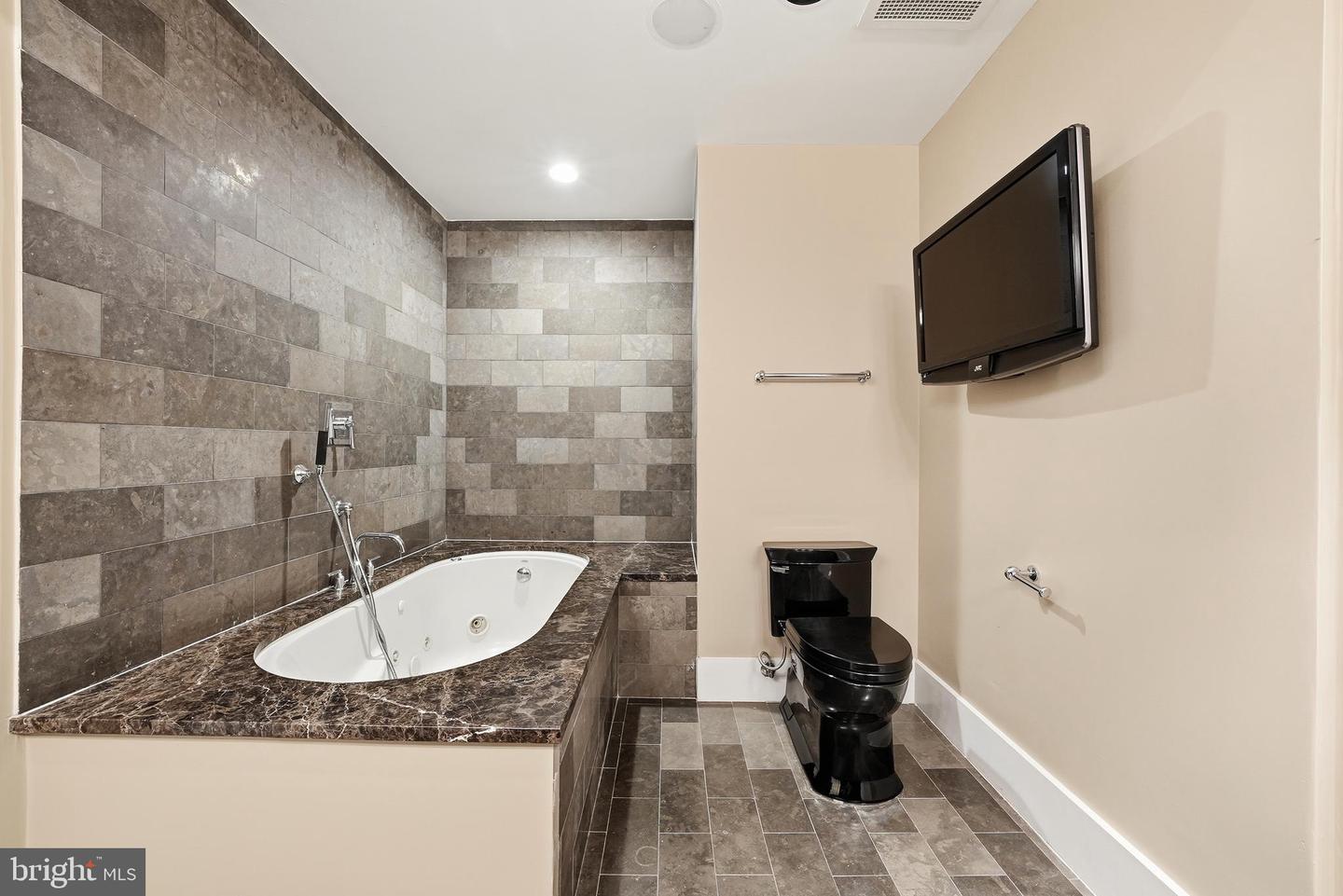 1615 N QUEEN ST #M603, ARLINGTON, Virginia 22209, 2 Bedrooms Bedrooms, ,2 BathroomsBathrooms,Residential,For sale,1615 N QUEEN ST #M603,VAAR2069446 MLS # VAAR2069446 1615 N QUEEN ST #M603, ARLINGTON, Virginia 22209, 2 Bedrooms Bedrooms, ,2 BathroomsBathrooms,Residential,For sale,1615 N QUEEN ST #M603,VAAR2069446 MLS # VAAR2069446