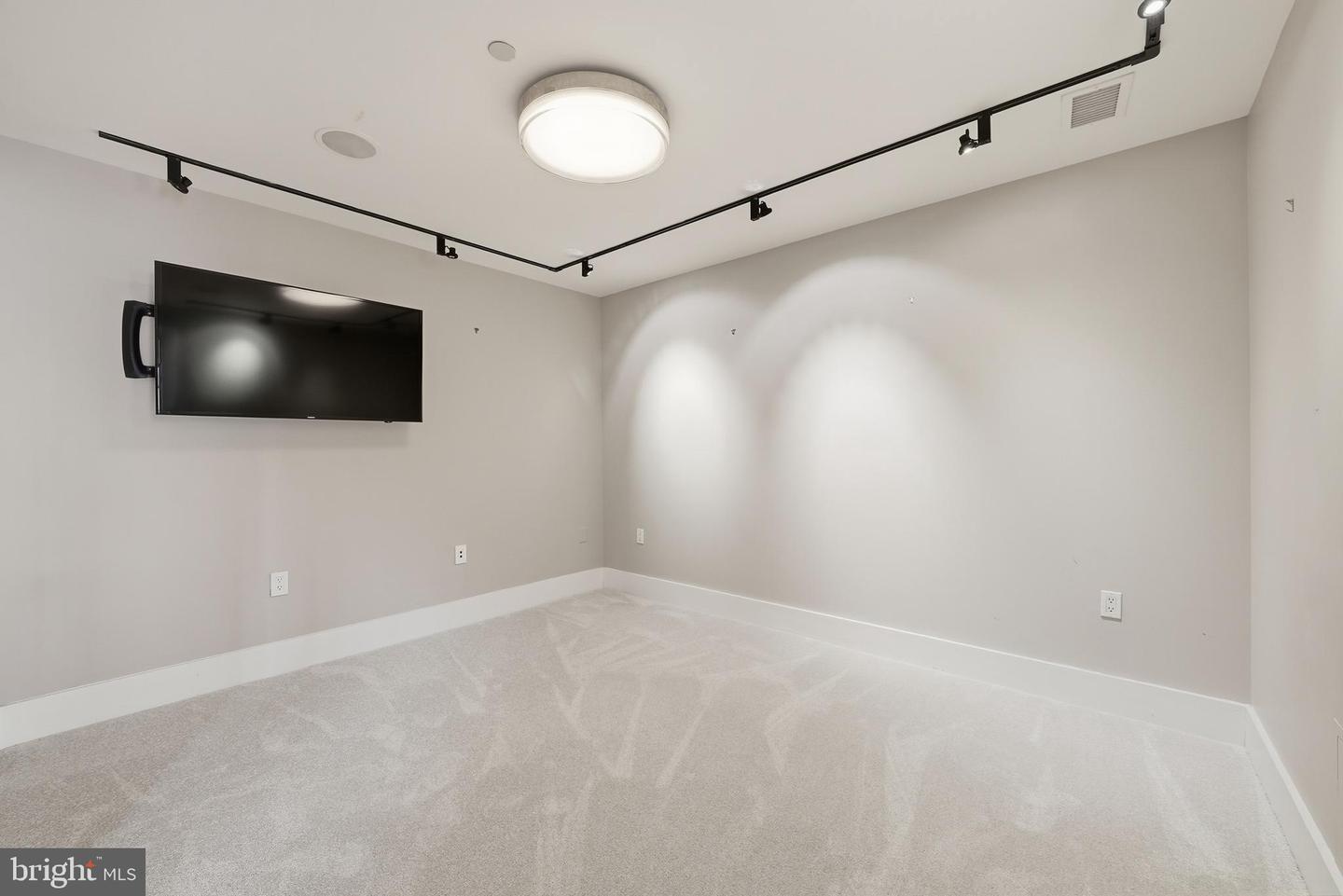 1615 N QUEEN ST #M603, ARLINGTON, Virginia 22209, 2 Bedrooms Bedrooms, ,2 BathroomsBathrooms,Residential,For sale,1615 N QUEEN ST #M603,VAAR2069446 MLS # VAAR2069446 1615 N QUEEN ST #M603, ARLINGTON, Virginia 22209, 2 Bedrooms Bedrooms, ,2 BathroomsBathrooms,Residential,For sale,1615 N QUEEN ST #M603,VAAR2069446 MLS # VAAR2069446