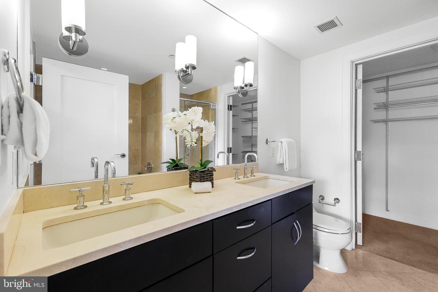 1111 19TH ST N #1707, ARLINGTON, Virginia 22209, 2 Bedrooms Bedrooms, 5 Rooms Rooms,2 BathroomsBathrooms,Residential,For sale,1111 19TH ST N #1707,VAAR2069454 MLS # VAAR2069454