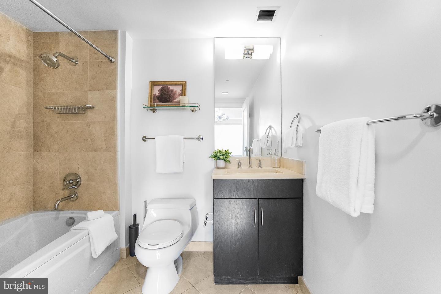 1111 19TH ST N #1707, ARLINGTON, Virginia 22209, 2 Bedrooms Bedrooms, 5 Rooms Rooms,2 BathroomsBathrooms,Residential,For sale,1111 19TH ST N #1707,VAAR2069454 MLS # VAAR2069454