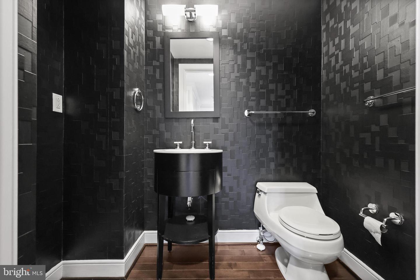 1111 19TH ST N #1707, ARLINGTON, Virginia 22209, 2 Bedrooms Bedrooms, 5 Rooms Rooms,2 BathroomsBathrooms,Residential,For sale,1111 19TH ST N #1707,VAAR2069454 MLS # VAAR2069454