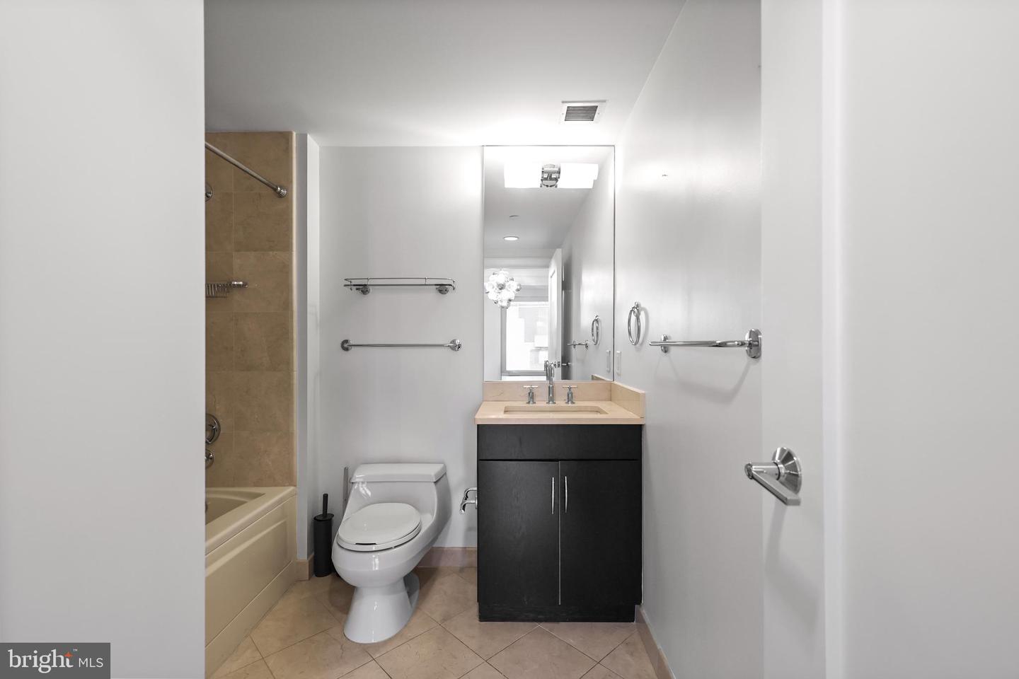 1111 19TH ST N #1707, ARLINGTON, Virginia 22209, 2 Bedrooms Bedrooms, 5 Rooms Rooms,2 BathroomsBathrooms,Residential,For sale,1111 19TH ST N #1707,VAAR2069454 MLS # VAAR2069454