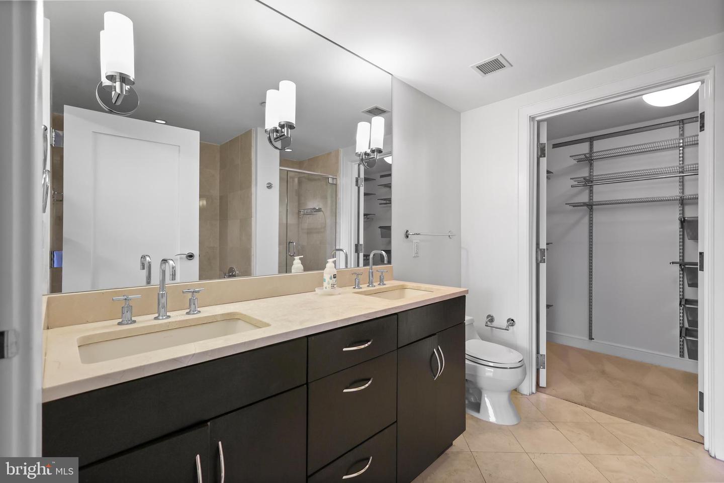 1111 19TH ST N #1707, ARLINGTON, Virginia 22209, 2 Bedrooms Bedrooms, 5 Rooms Rooms,2 BathroomsBathrooms,Residential,For sale,1111 19TH ST N #1707,VAAR2069454 MLS # VAAR2069454