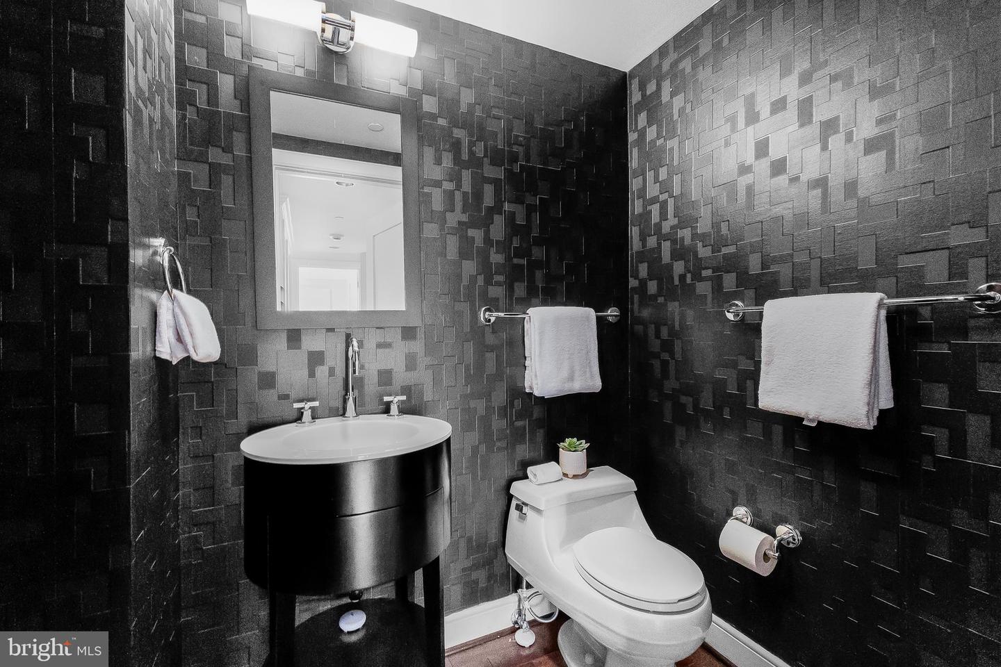 1111 19TH ST N #1707, ARLINGTON, Virginia 22209, 2 Bedrooms Bedrooms, 5 Rooms Rooms,2 BathroomsBathrooms,Residential,For sale,1111 19TH ST N #1707,VAAR2069454 MLS # VAAR2069454