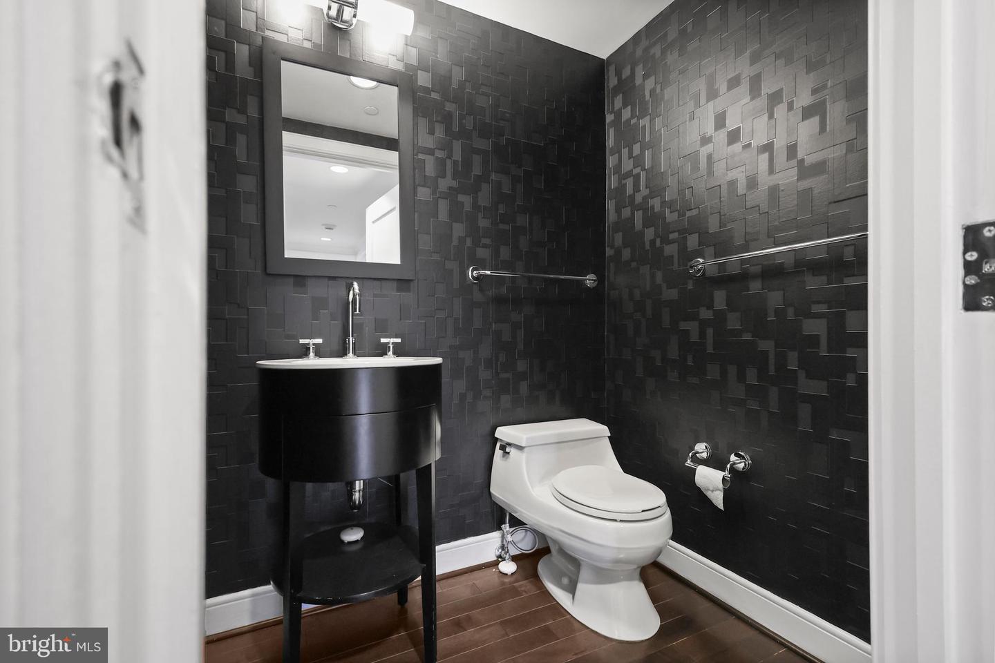 1111 19TH ST N #1707, ARLINGTON, Virginia 22209, 2 Bedrooms Bedrooms, 5 Rooms Rooms,2 BathroomsBathrooms,Residential,For sale,1111 19TH ST N #1707,VAAR2069454 MLS # VAAR2069454